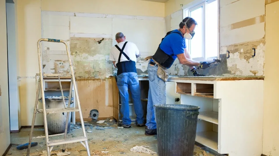 Rénovation complète d’une maison : quels artisans faire intervenir ?
